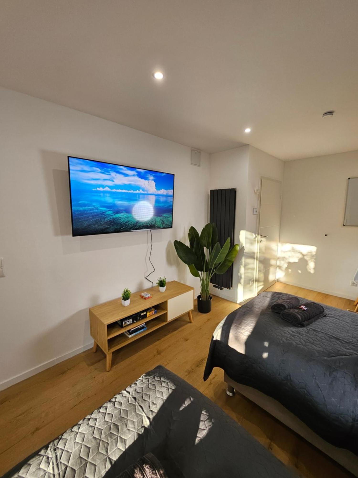 Modern Homes - Voll Ausgestatte Wohnung - Balkon - Hotelbetten - 4K Tv - Wlan 默尔斯 外观 照片
