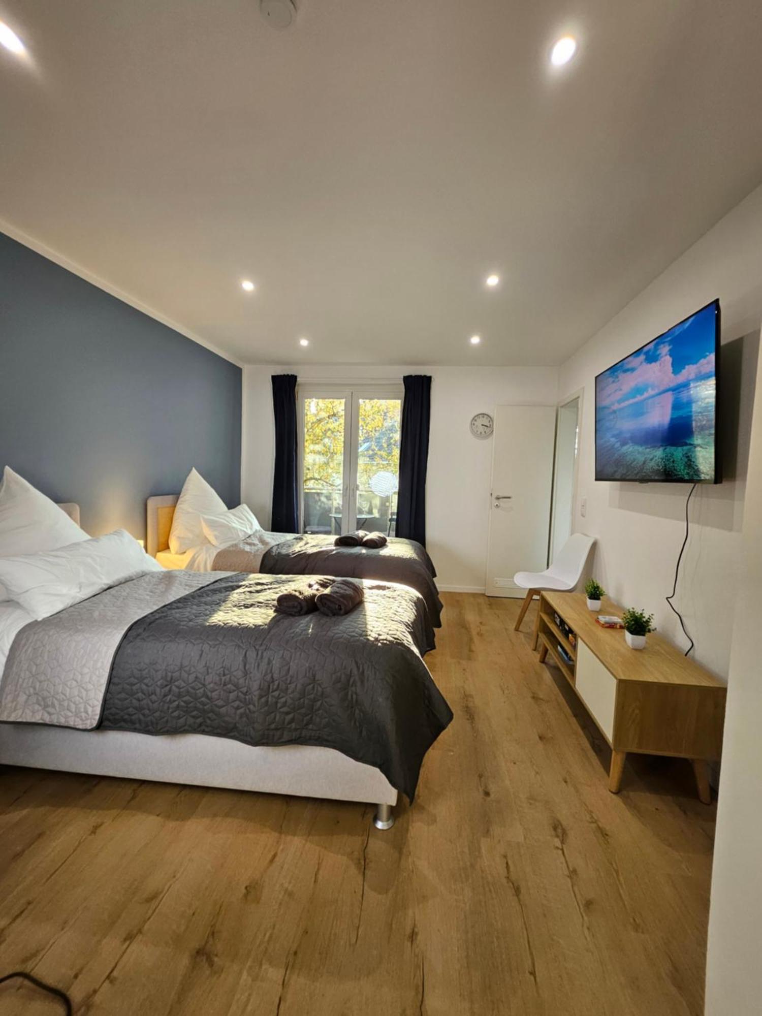 Modern Homes - Voll Ausgestatte Wohnung - Balkon - Hotelbetten - 4K Tv - Wlan 默尔斯 外观 照片