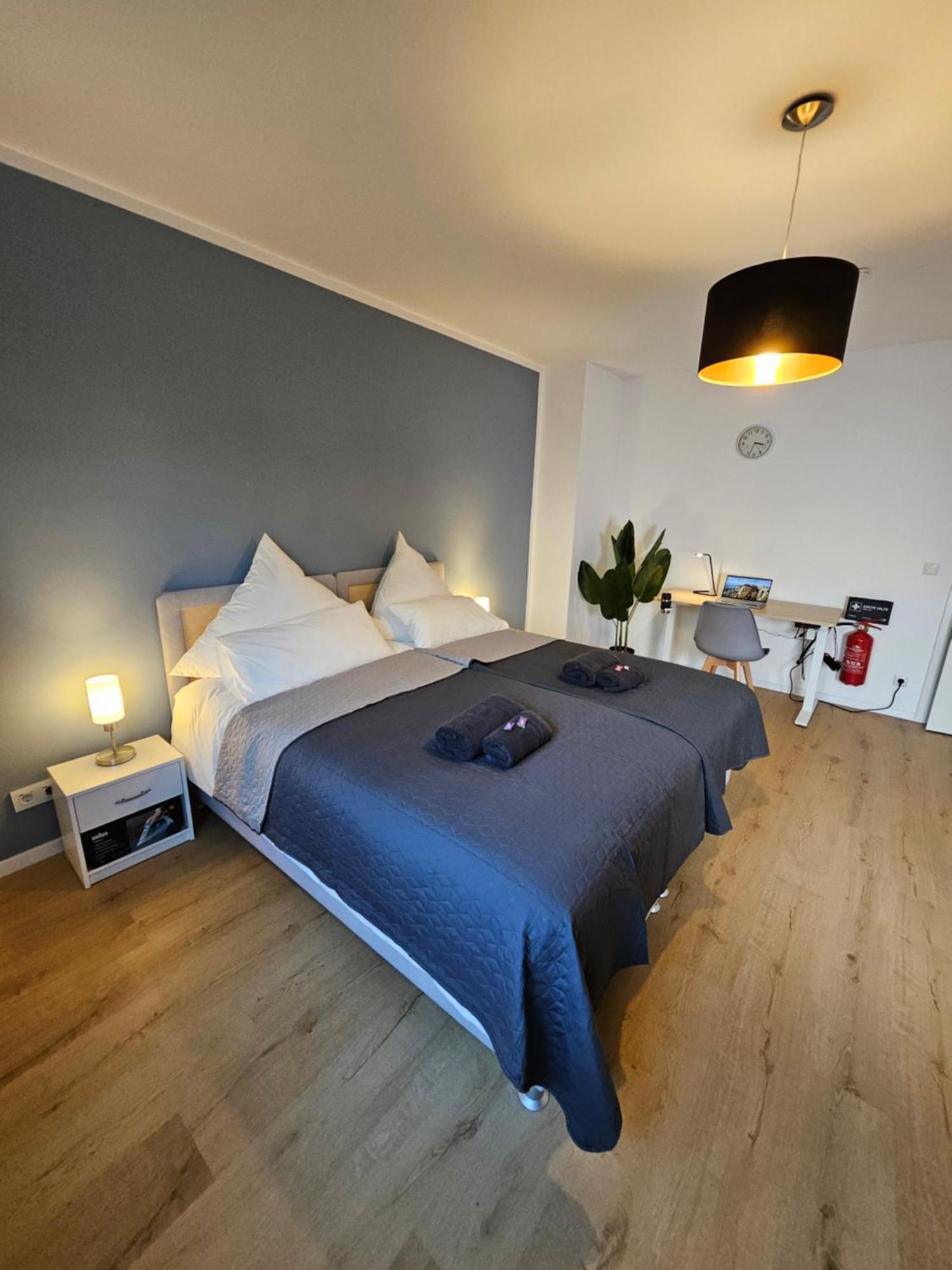 Modern Homes - Voll Ausgestatte Wohnung - Balkon - Hotelbetten - 4K Tv - Wlan 默尔斯 外观 照片