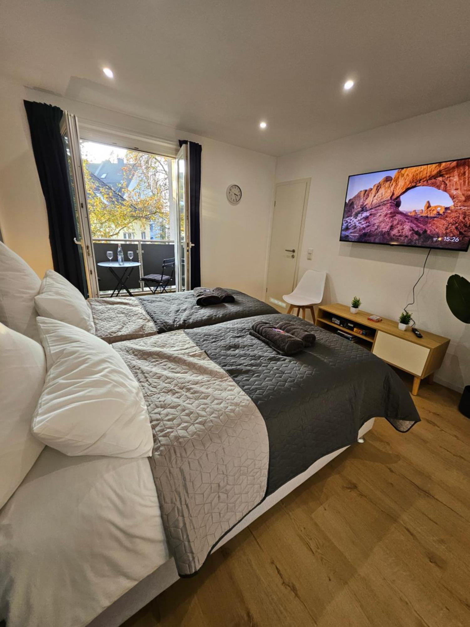 Modern Homes - Voll Ausgestatte Wohnung - Balkon - Hotelbetten - 4K Tv - Wlan 默尔斯 外观 照片