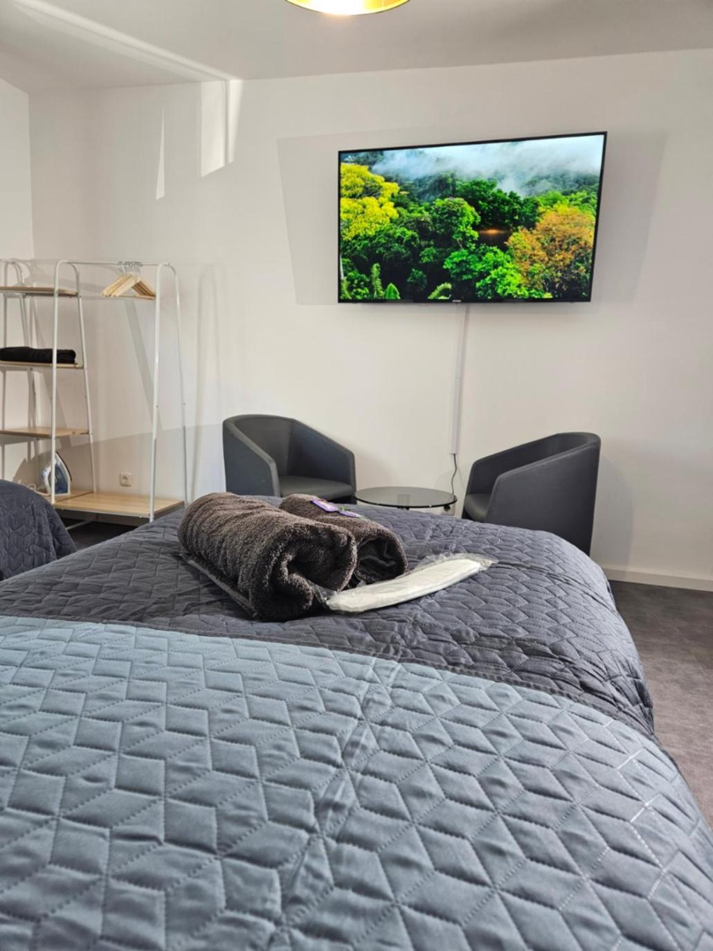 Modern Homes - Voll Ausgestatte Wohnung - Balkon - Hotelbetten - 4K Tv - Wlan 默尔斯 外观 照片