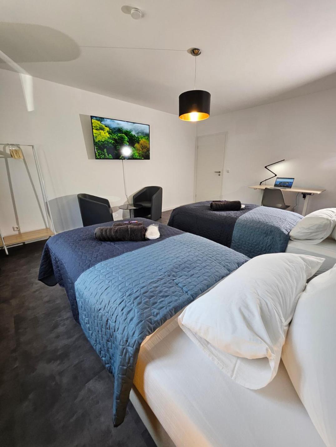 Modern Homes - Voll Ausgestatte Wohnung - Balkon - Hotelbetten - 4K Tv - Wlan 默尔斯 外观 照片